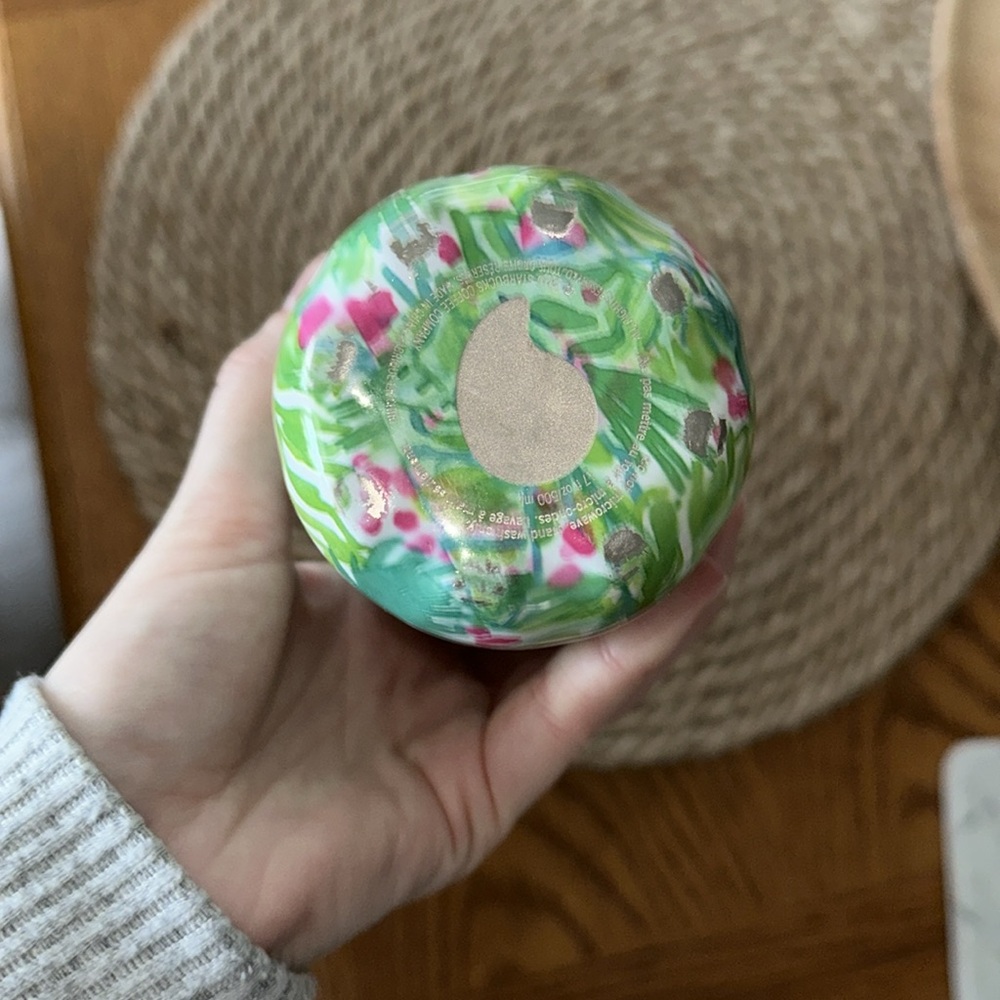 17oz Lilly Pulitzer x Starbucks swell bottle - Picture 3 of 3